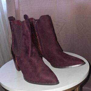 GC SHOES PARIS Burgundy Metallic Snake-Accent Ankle Boots